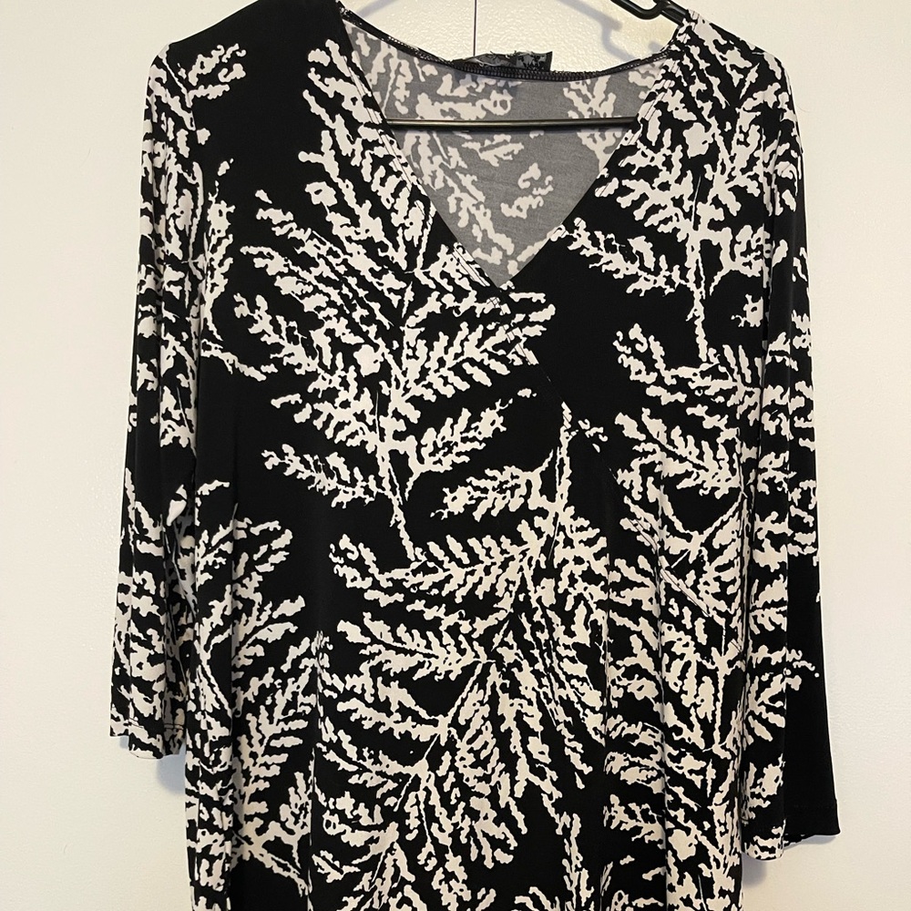 Chic Black and White Leaf Pattern Blouse